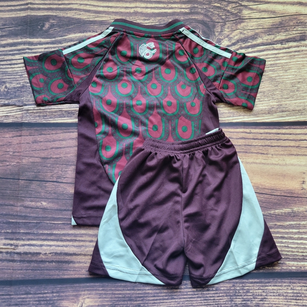 Mexico Home kid's soccer Jersey and shorts - Picture 2 of 2
